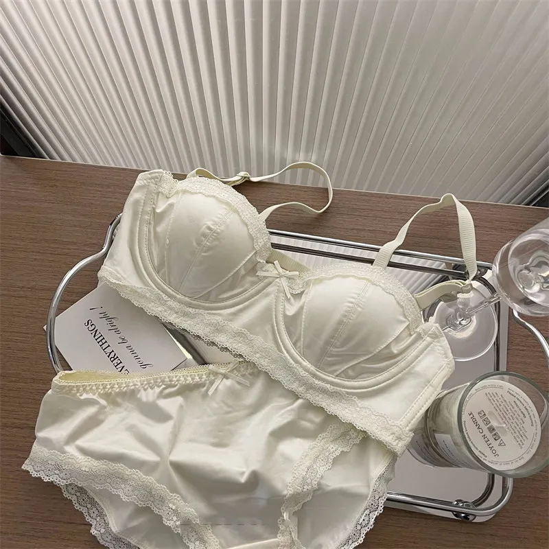 Article populaire : Soutien-gorge minimisant pour femme, d'inspiration française, en satin et dentelle, à bonnets fins, avec armatures souples, effet push-up, centrant, anti-affaissement, confort optimal