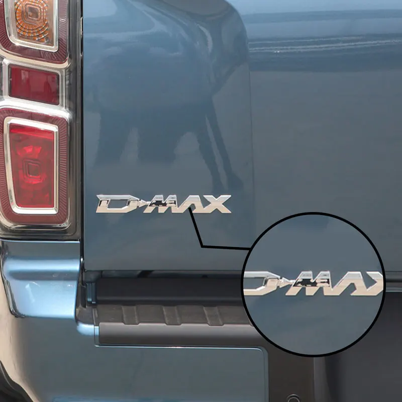 Logo Arrière 3D Rouge Pour Isuzu D-MAX - Emblème Adhésif En Plastique - Pièce De Rechange Neuve