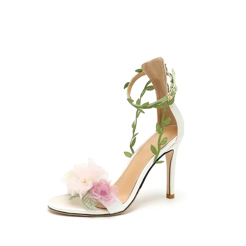 【関税＆送料込み】ChloAC Flower Heeled Sandals Shoes Chloé Heeled Flower Sandal in Obscure red | Chloé US
