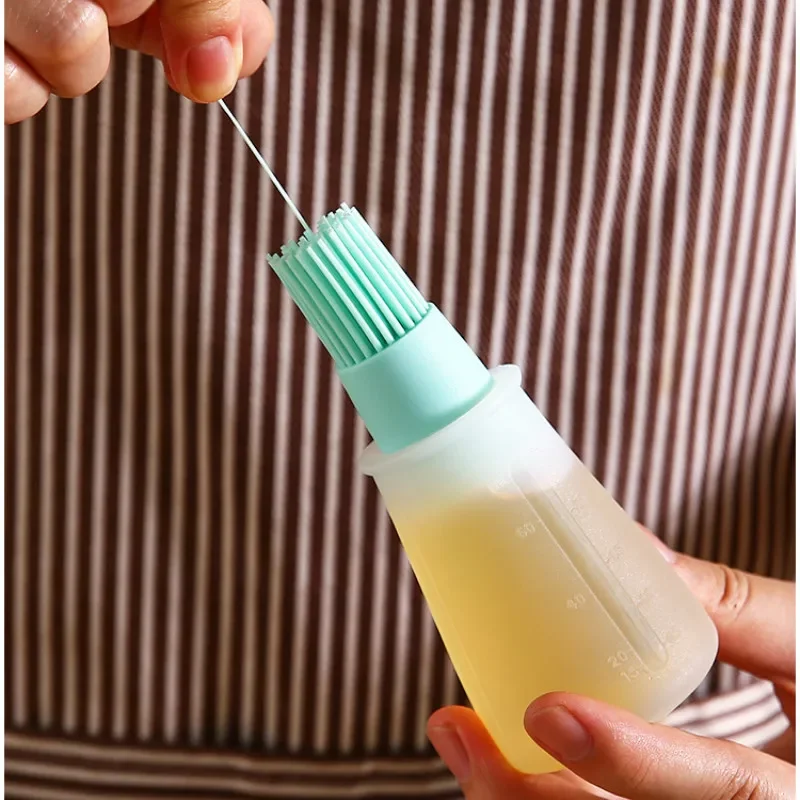 Barbecue Oil Brush Oil Dispenser with Brush High Temperature Resistant Silicone Seasoning Bottle Kitchen Baking Gadgets,oil sprayer,oil brush,silicone basting brush,oil bottle brush