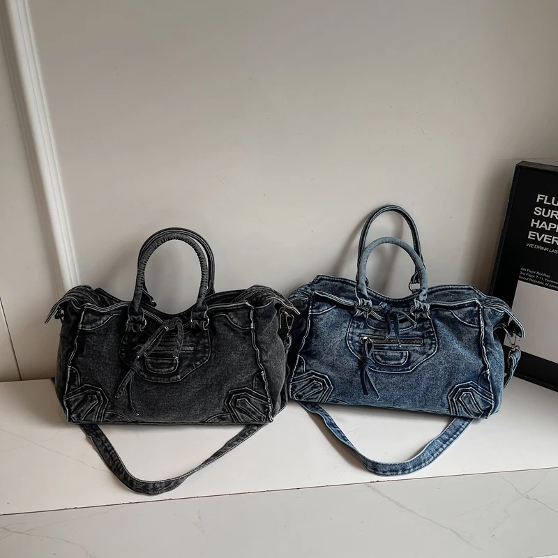 Scopri questa borsa a tracolla in denim da donna chic. Con un design di ispirazione vintage, è casual quotidiano alla moda e versatile - immagine 3