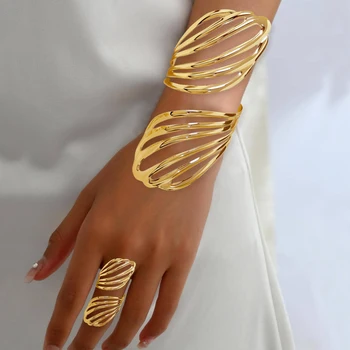 1 Set of Fashionable Gold Hollow-Out Wavy Shell Bracelet and Ring Set, Multi-Layered Winding Spiral Ring and Upper Arm Bracelet, Summer Vacation Party Jewelry 1