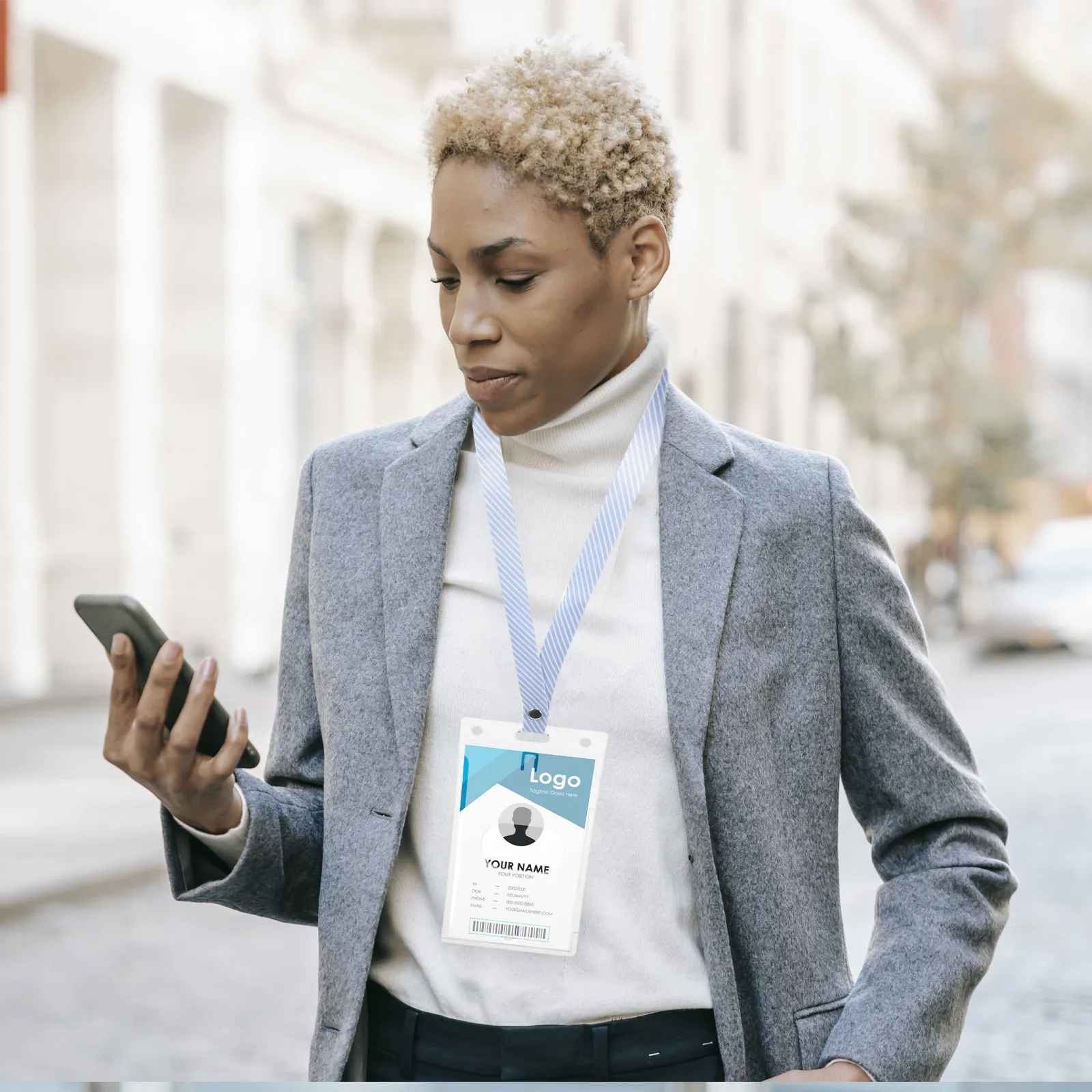 단단한 플라스틱 투명 세로형 ID 카드 홀더, 엄지손가락 슬롯이 있는 싱글 카드 보호 슬리브, 사무실, 학교, 의료용