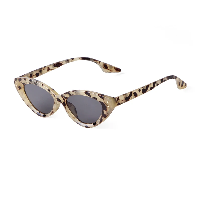 

2024 New Fashion Cat Eye Sunglasses Female Retro Shades Colorful Rivet Street Shooting Eyeglasses UV400 Sun Glasses For Women