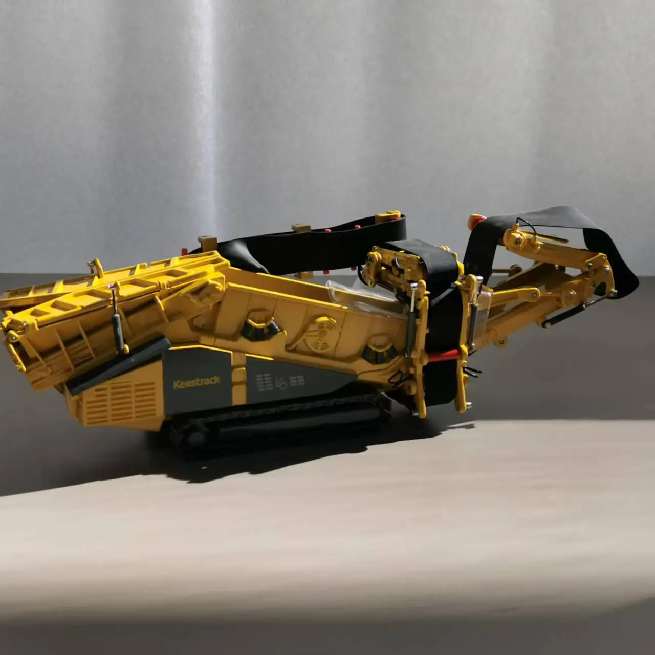 Keestrack Screening Crusher Crawler Transport Machinery 1:50 Scale Alloy Rare Engineering Car Model Toy Gift Collection Die-cast 20 S540ed280dceb448499fb7a267d0c89d3n