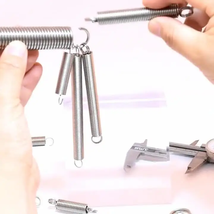 Produktbild von 2er-Set 304 Edelstahl Zugfedern Mit Haken – 220 Mm Länge, 0,5 Mm Drahtstärke, 5 Mm Außendurchmesser