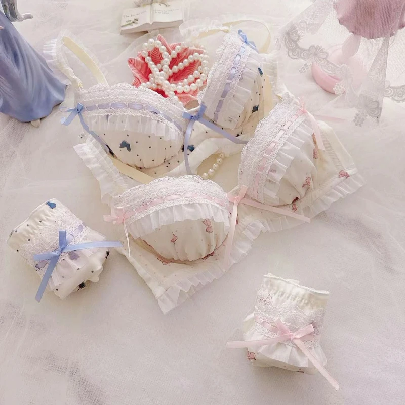 

Комплект женского кружевного нижнего белья с цветочным рисунком и чашками пуш-ап