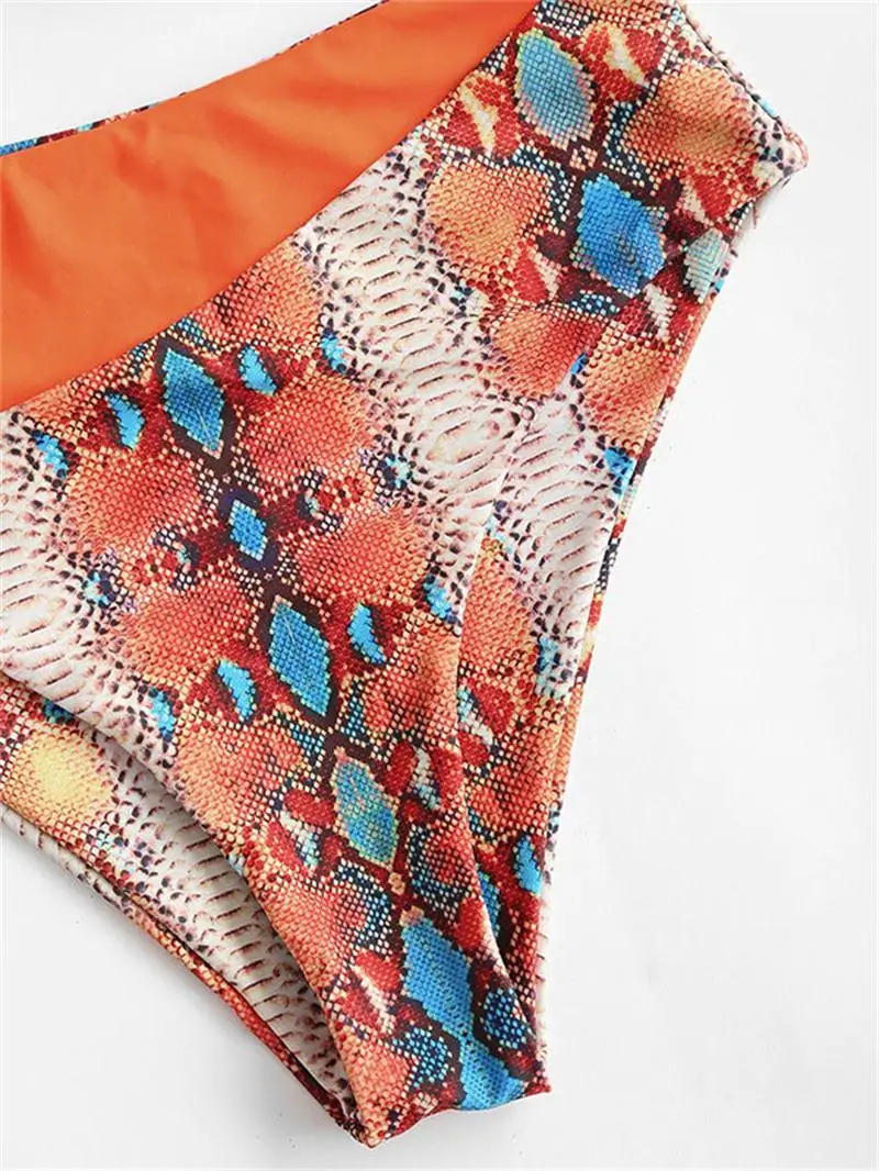 Рисунок 4 - Женские контрастные купальники