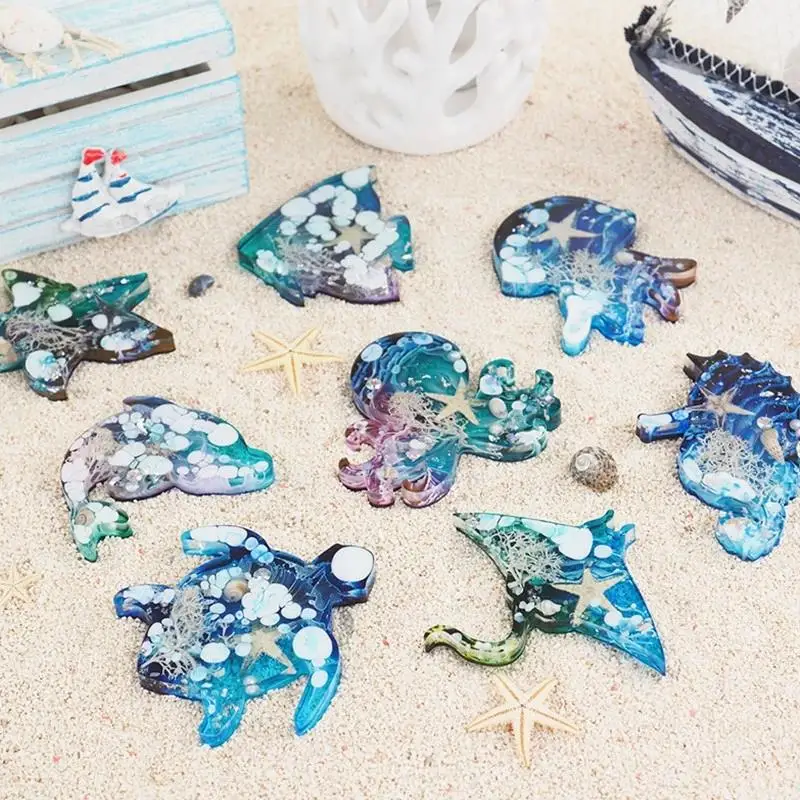 青い服の女の子の創意的なホームアクセサリーの樹脂の置物F