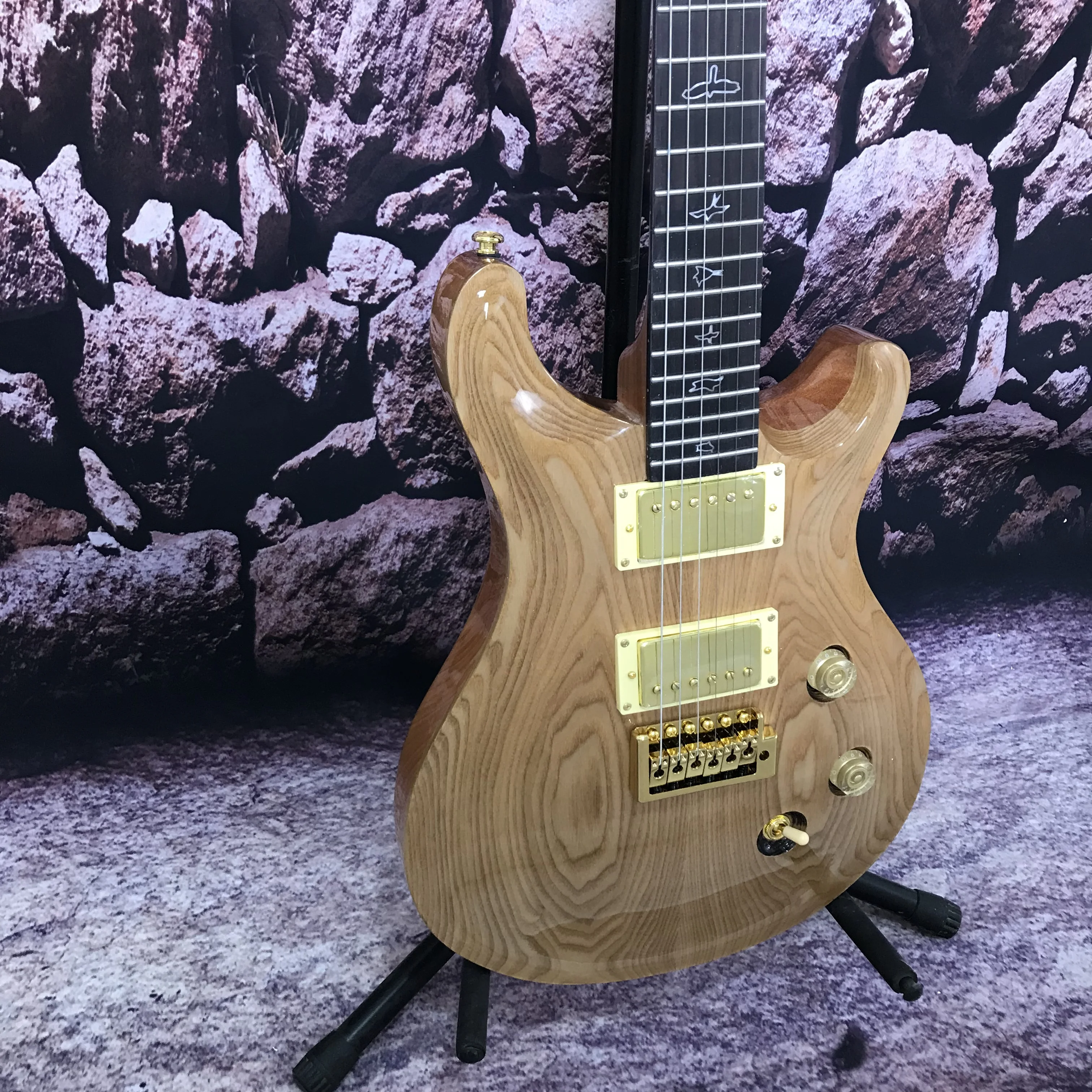 Factory Electric Guitar Natural Color Maple Wood Top Bird Good Sound Quality