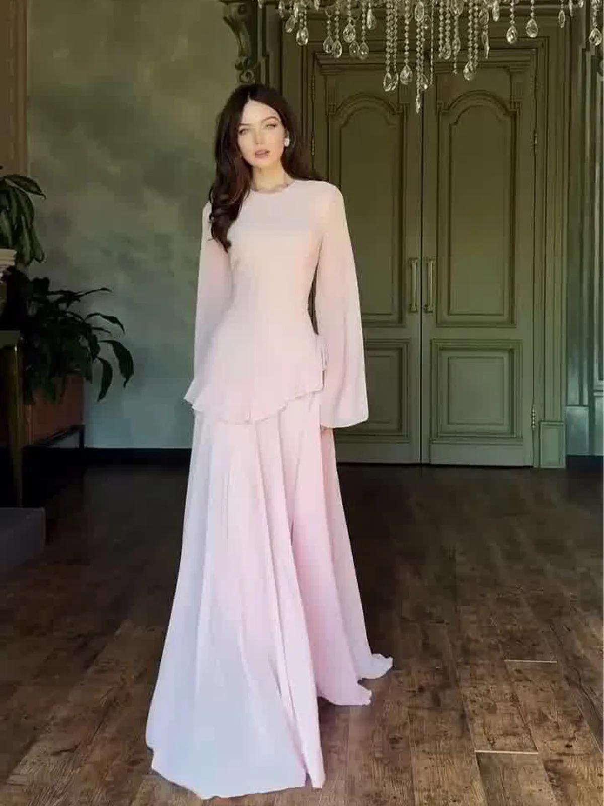 فستان نسائي