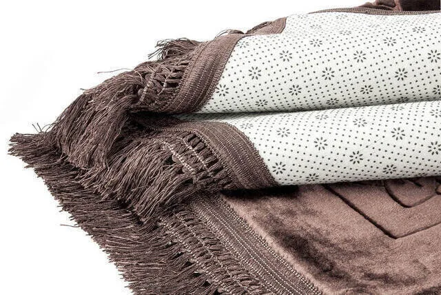 Iqrah Lüx soft prayer rag-brown color 80 cm x 120 cm plush fabric soft prayer shade