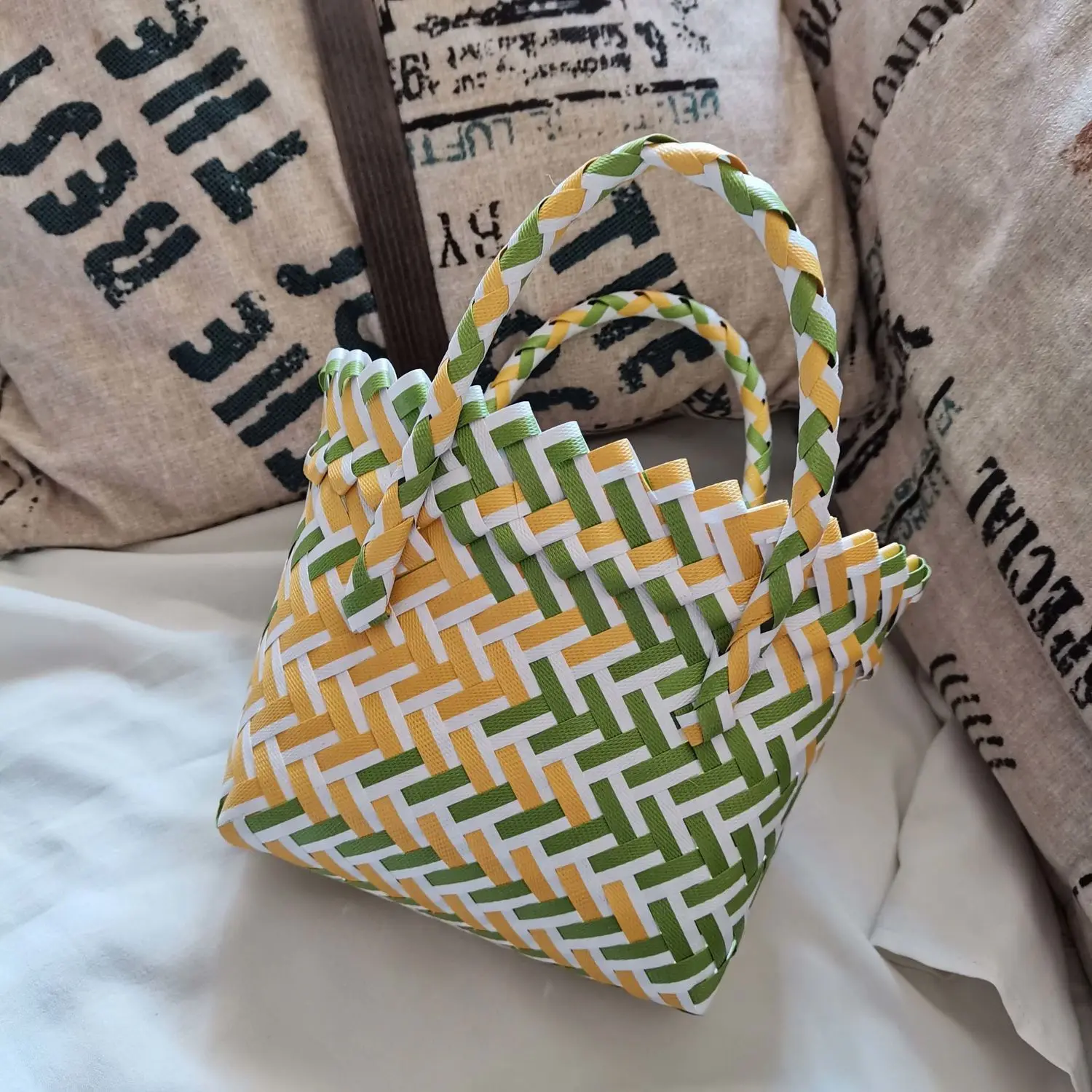 

Plastic hand-woven basket hand basket children lovely mini beach vacation and fresh joker package