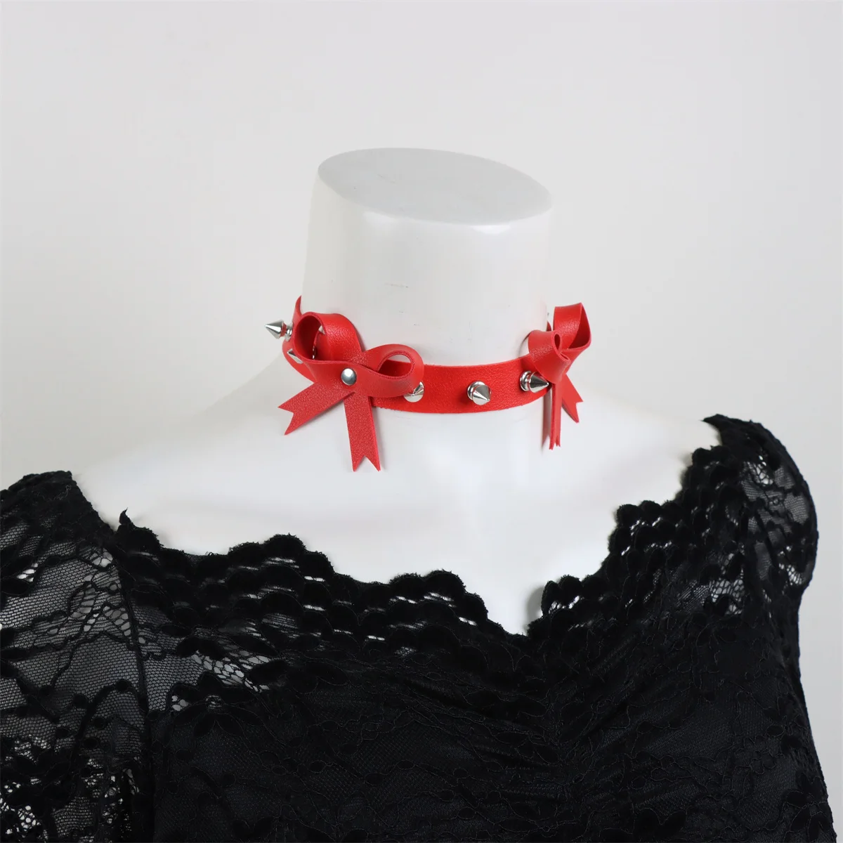 UYEE Einstellbare Gothic Unisex Kunstleder Spike Nieten Halsband Punk Halskette Schmuck Weihnachten Cosplay Requisiten – Detail 8