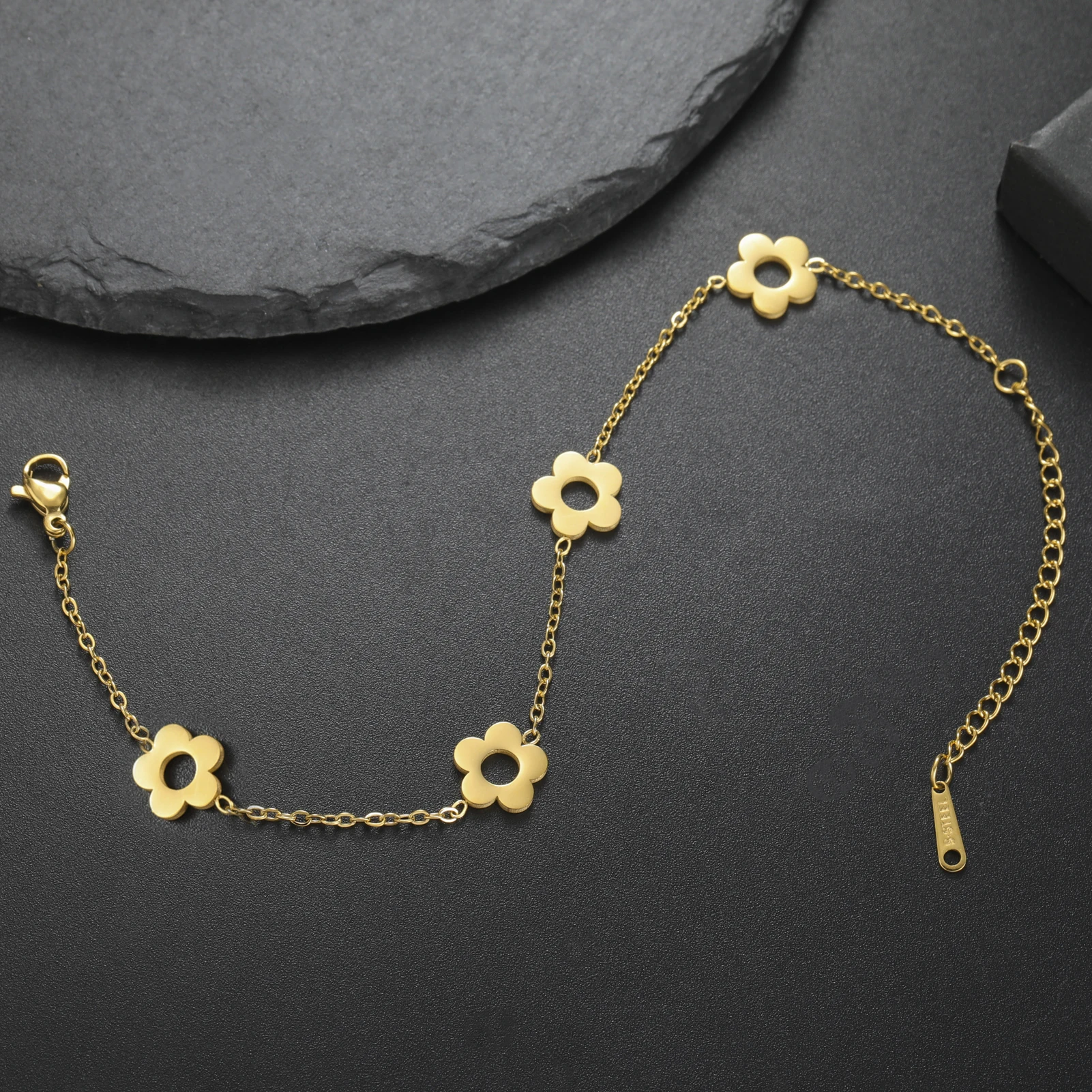 Bracciale Aperto Sottile In Acciaio Inossidabile Con Fiore In Filigrana – Gioiello Minimal Unisex, Regolabile, Confezione Regalo