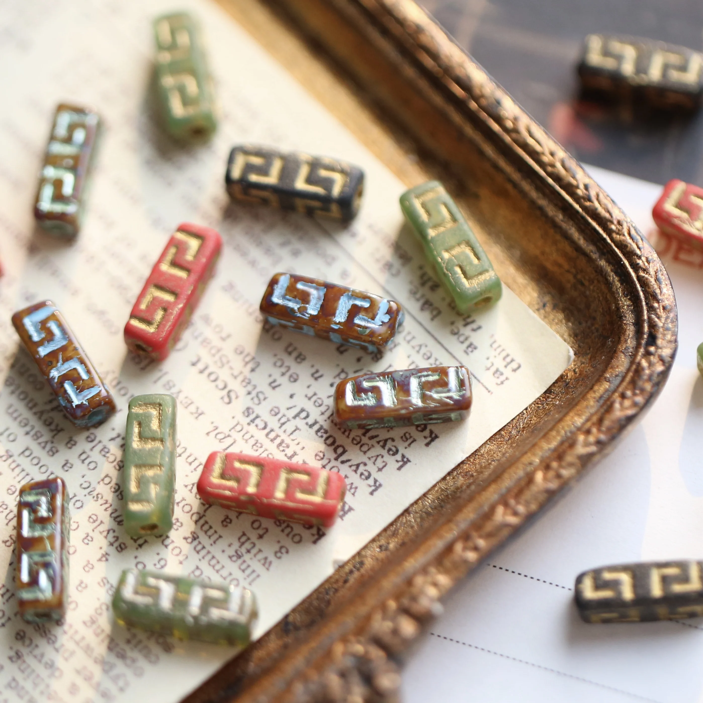 10pcs 체코 구슬 15×5mm 복고풍 무늬 직사각형 유리 구슬 DIY 수제 구슬 소재
