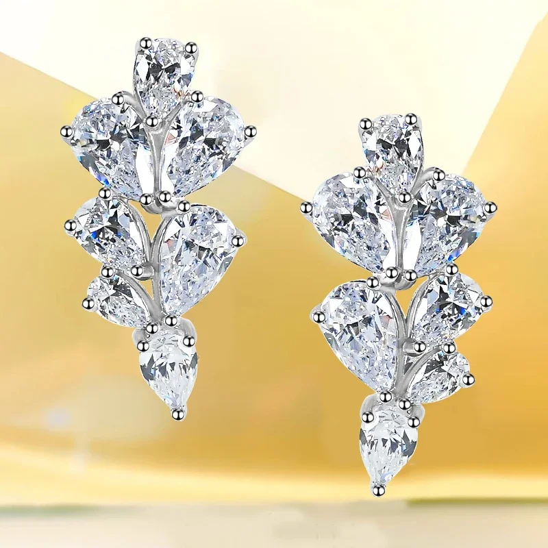 

Fashionable and luxurious niche design, 925 pure silver ear studs, high carbon diamond wedding jewelry with details