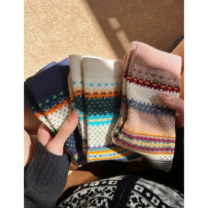 3 pares de calcetines de mujer cálidos y cómodos calcetines de algodón suave para niña conjunto estilo étnico Retro calcetines de tubo medio versátiles de moda