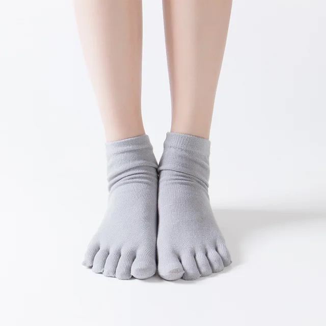 Hot Sale Women Anti-slip Yoga Socks Fingers Fitness Pilates Socks Gym Five Toe Sport Socks Cotton Colourful Elastic Winter 5