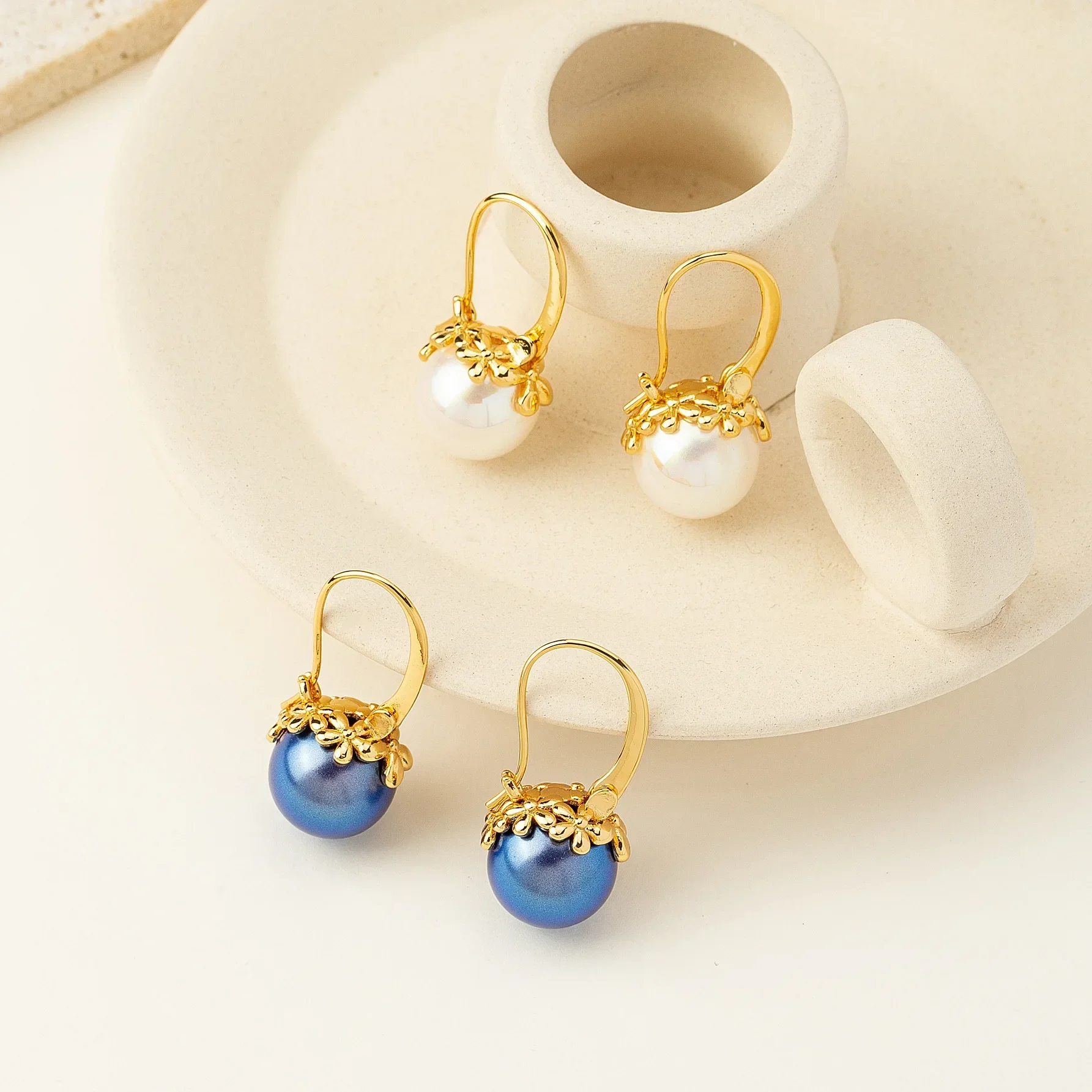 

ins Japanese and Korean water drop four-claw moonstone earrings female fashion simple light luxury niche design