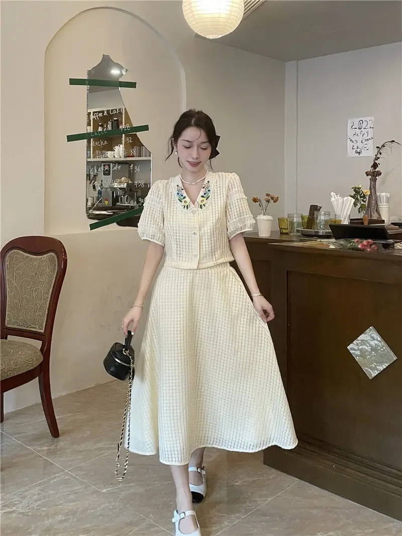 Small Fragrant Wind Set Skirt Women's Summer 2024 New Doll Neck Embroidered Short Top High Waist Half Skirt 2-piece Set
