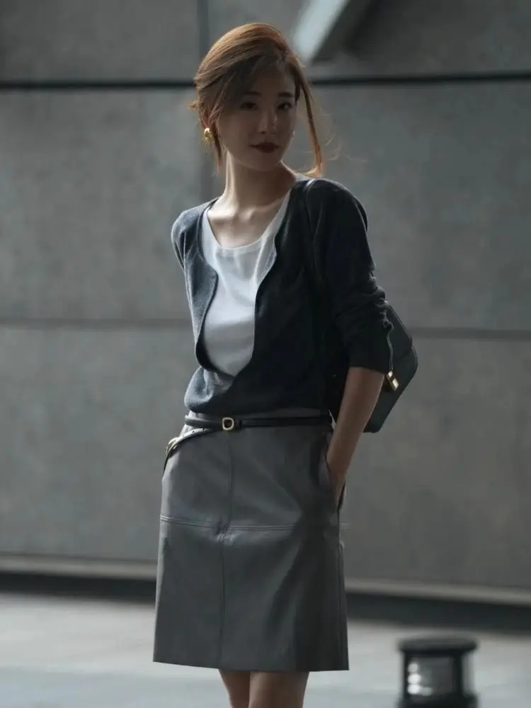 French Laiser Temperament Long-sleeved T-shirt for Women in Autumn Elastic Contrasting Color Fake Two-piece Base Top Skirt Suit 5