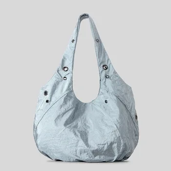 Borse a tracolla da donna in nylon con rivetti casual Borse hobo leggere increspate di design Borse shopper di grande capacità 2025 1