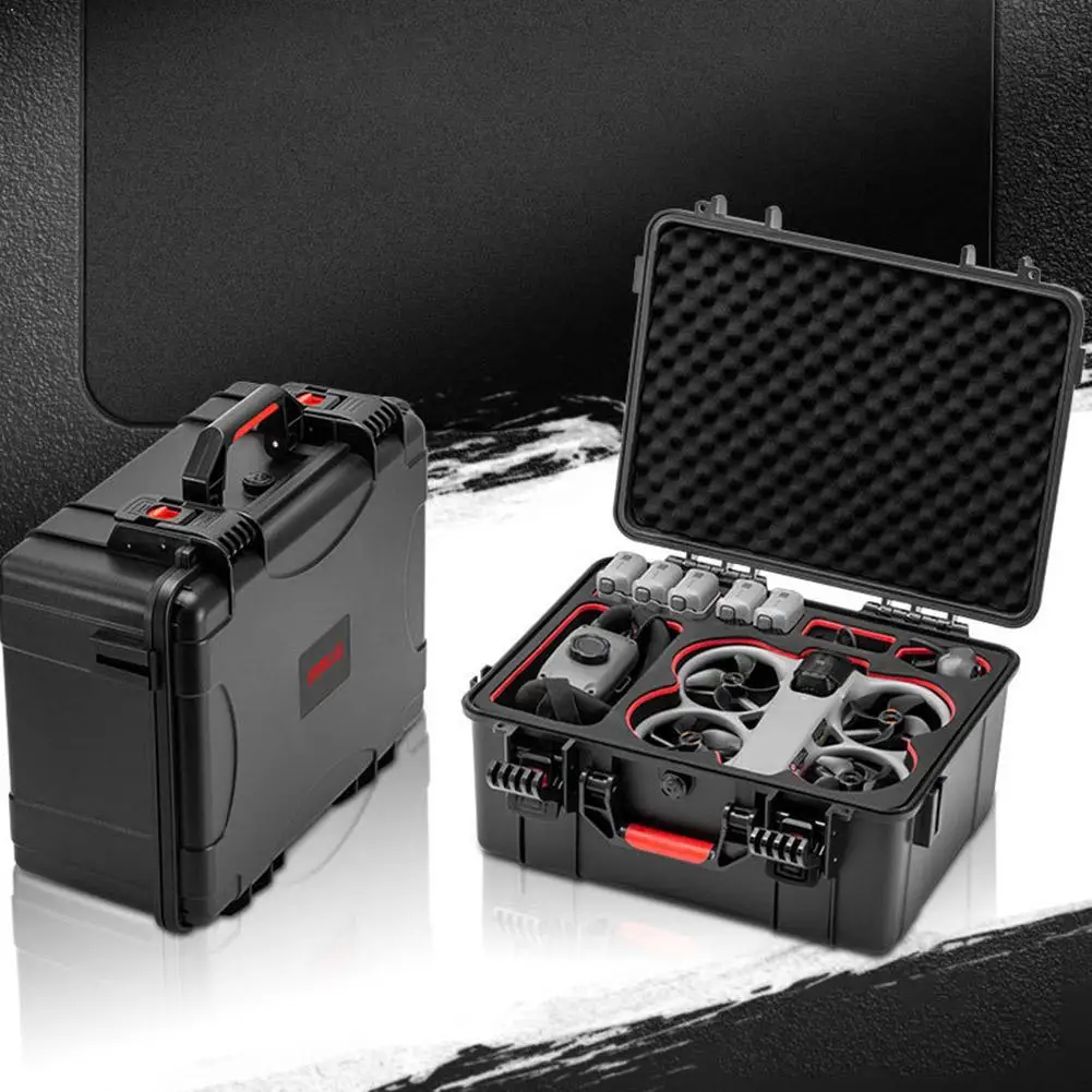 Sac rigide noir ouvert montrant la mousse intérieure découpée pour le DJI Avata 360.