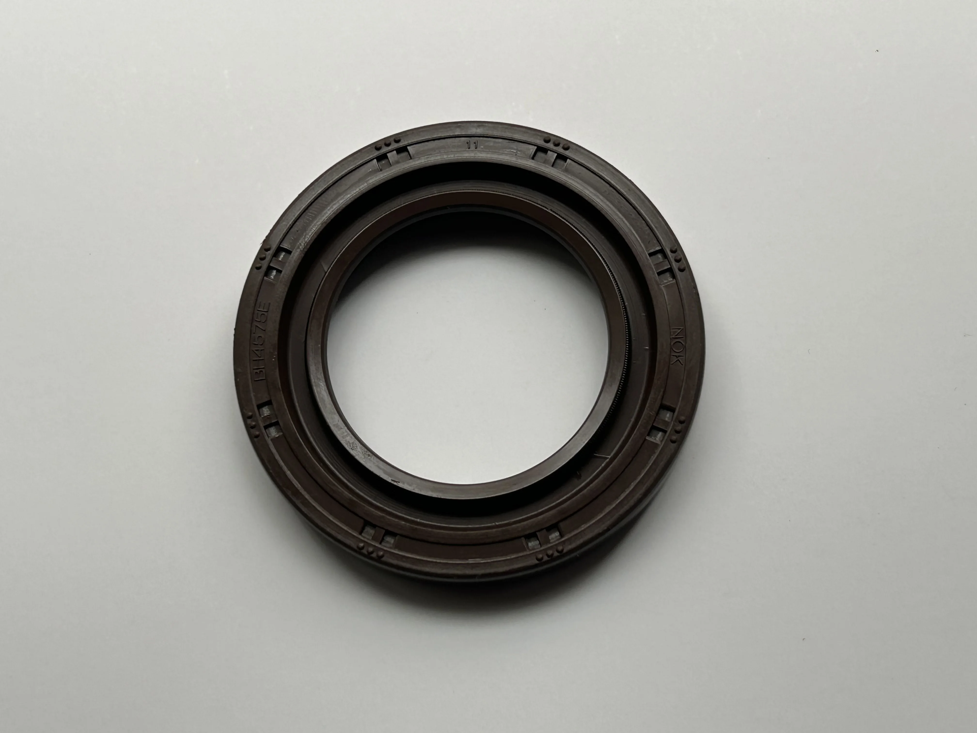 BH4575E For Volvo 850 C70 S70 V70 Left & Right Drive Axle oil Seals 6843112 size:40*63*8.6