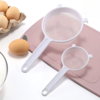 Plastic Fine Mesh Scoop Strainer Colander Flour Sieve with Handle Juice Tea Strainer Kitchen Portable Handheld Screen Meshes