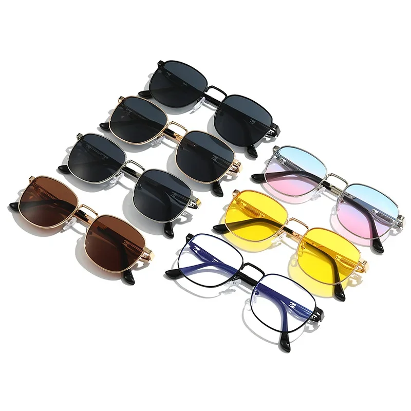 

New UV Sunglasses Personality Steampunk Glasses Trend Fashion Square Sunglasses Men and Women The Same