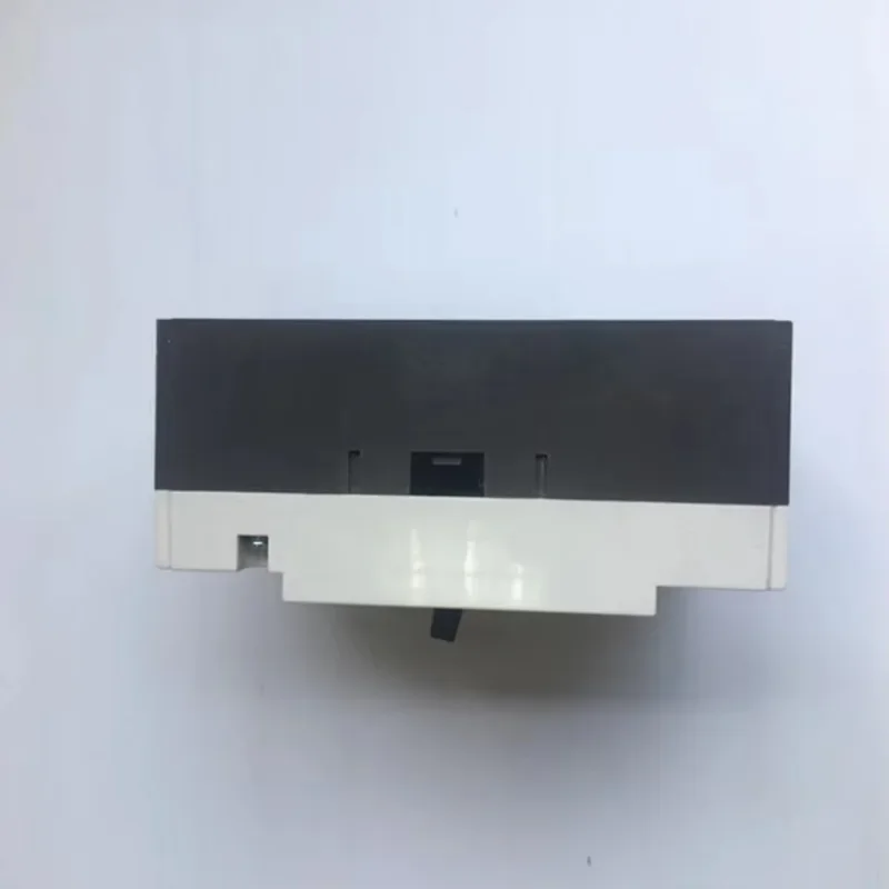 High%20quality%20AC%20250A%20315A%20400A%203%204%20Pole%20MCCB%20Molded%20Case%20Circuit%20Breaker%20-%20Image%204