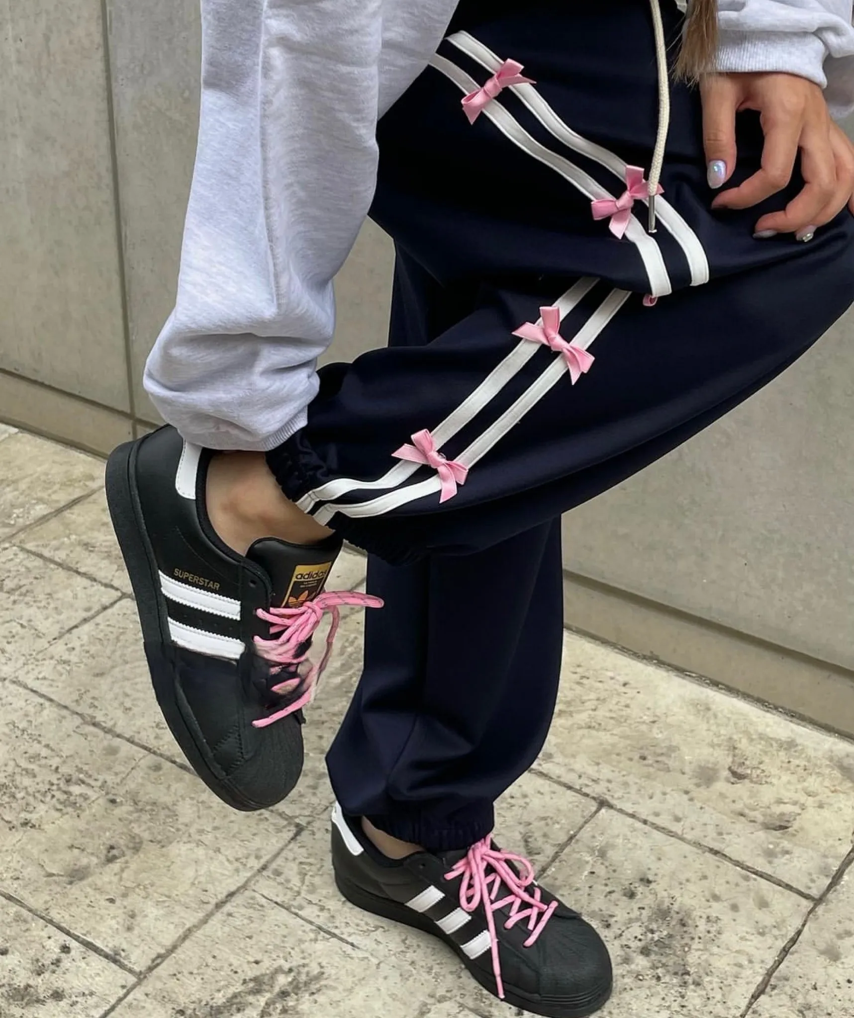 BADEE★韓国★人気★ Velvet Tape Sweatpants 2色 VELVET TAPE SWEATPANTS BLACK - BADÉE