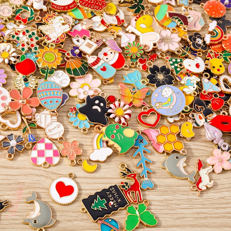 Tusember 5000 이상의 스타일 무작위 혼합 100pcs 하트 꽃 동물의 매력 보석 만들기 귀걸이 목걸이 DIY 액세서리