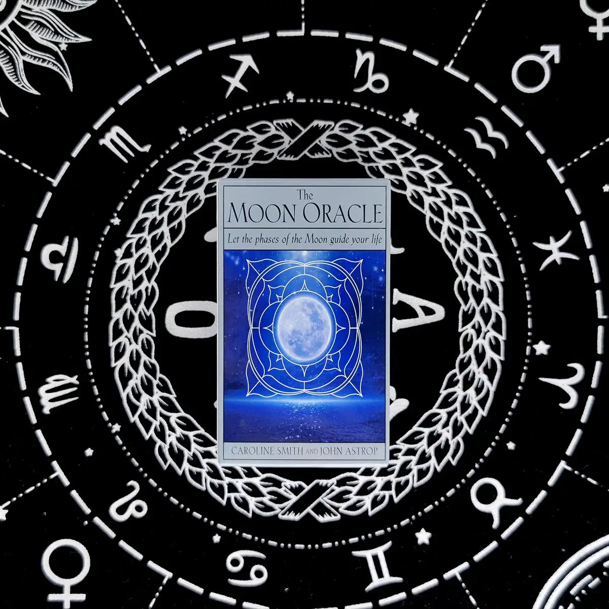 Рисунок 4 - Луна, карты, гадания