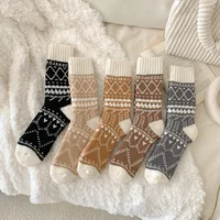 5 Pairs of Women's Warm Winter Socks, Ethnic Style Diamond Pattern Mid-tube Cold-proof Socks, Soft and Comfortable Outdoor Socks 1