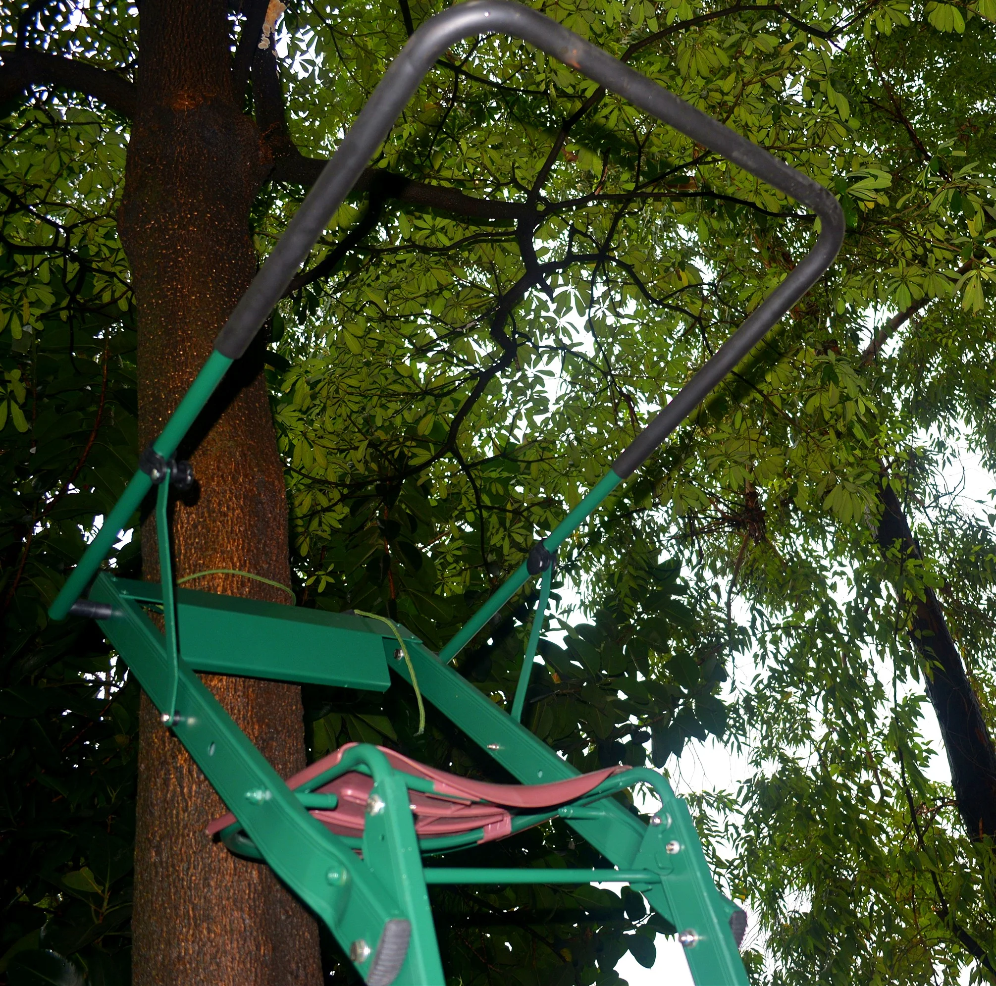 Portable Folding Tree Stand 1