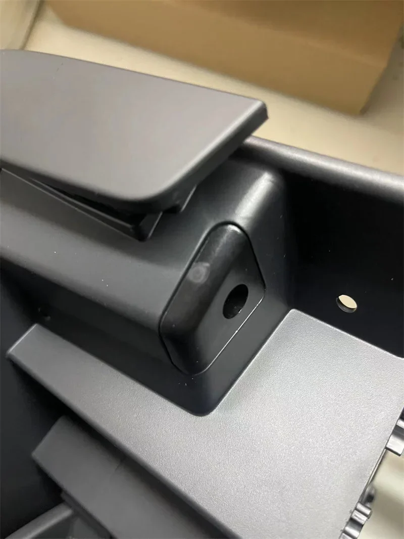 스코다 슈퍼브 우측 수납함 고정 클립 1개