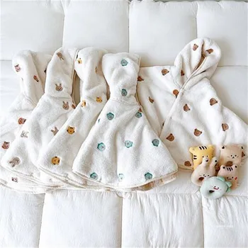 2023 Winter Baby Hooded Cloak Baby Girl Coat Infant Outfit Windproof Coral Velvet Blankets for Newborn Embroidered Baby Clothes