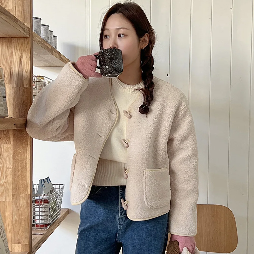 Korean Fashion Sweet Girls Soft Coat Round Neck with Scalf Horn Buttons Pockets Short Cut Berber Fleece Coats for Women