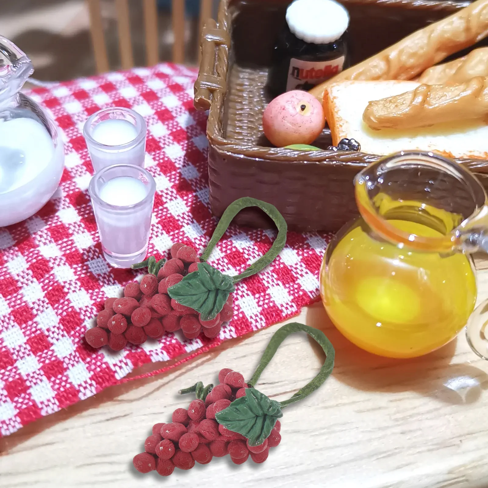

Artificial Grapes Mini Grape Clusters Resin Fake Grape Bundles Decorative Grapes Hanging Ornaments Faux Fruit Props Vintage
