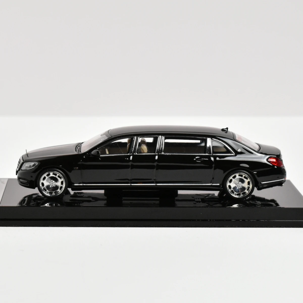 Stance Hunters SH 1:64 S600 Pullman Maybach Car Model
