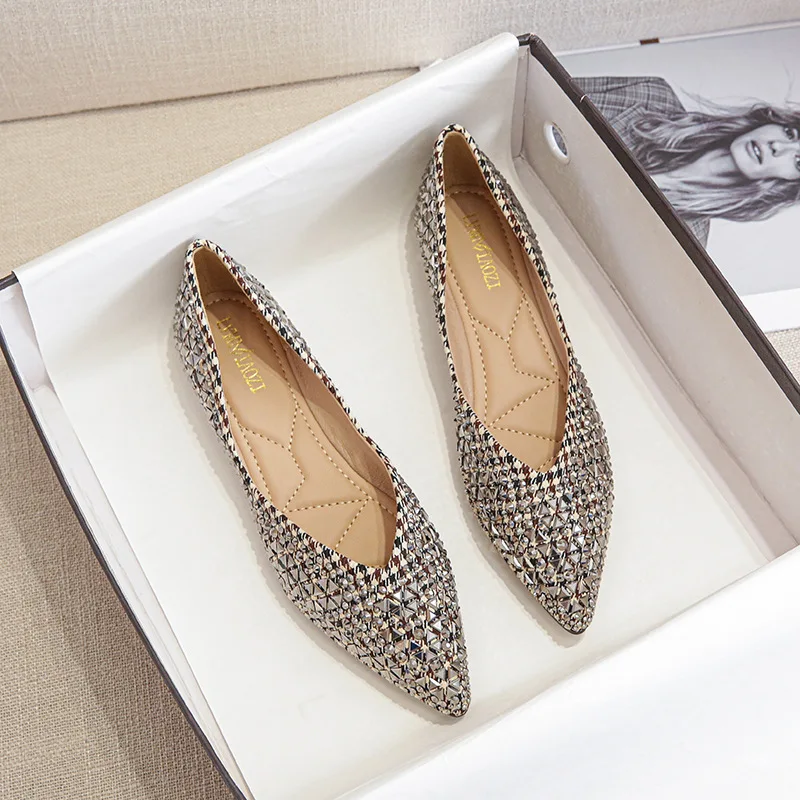 Delicate Diamonds Shoes Woman Crystal Flats Big Size 34-43 Loafers Femme  Shallow Pointed Toe Ballets Ladies Dress Wedding Shoes - AliExpress 322