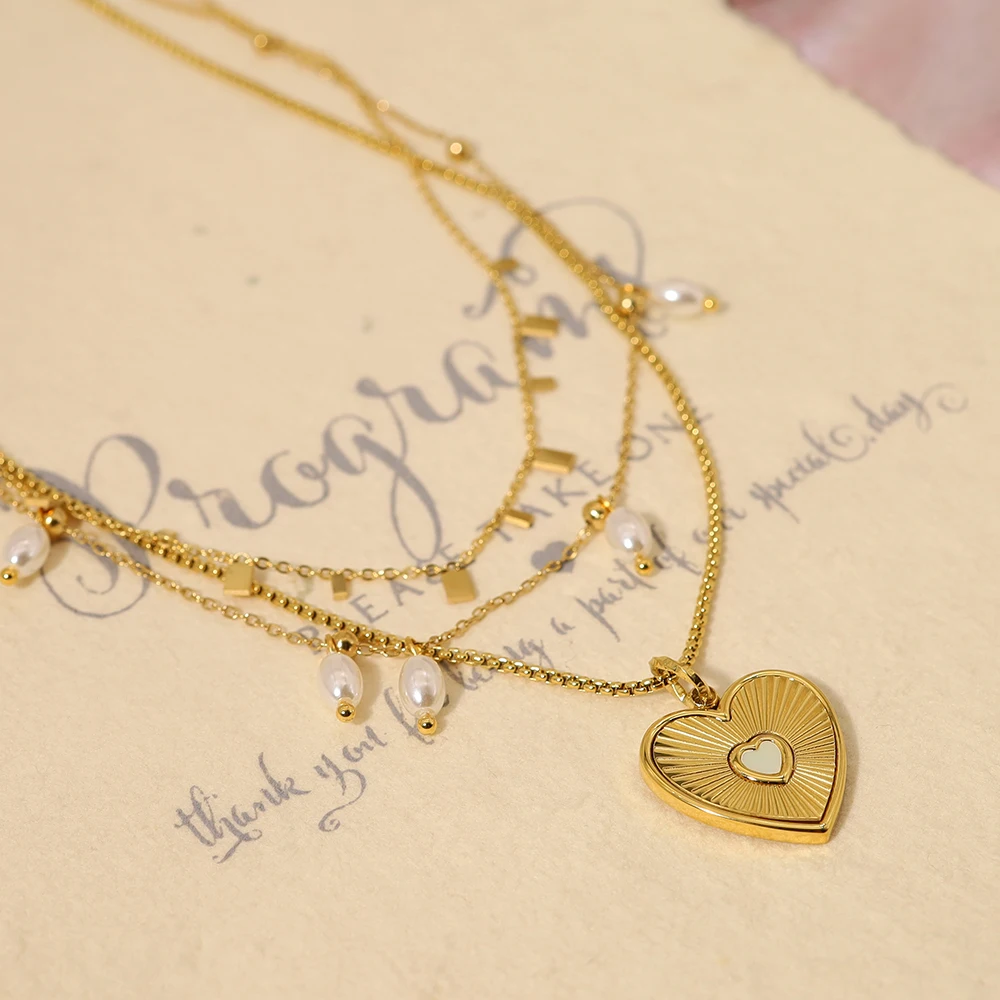 What is a Gold Chain Meme and How to Style It in 2024?