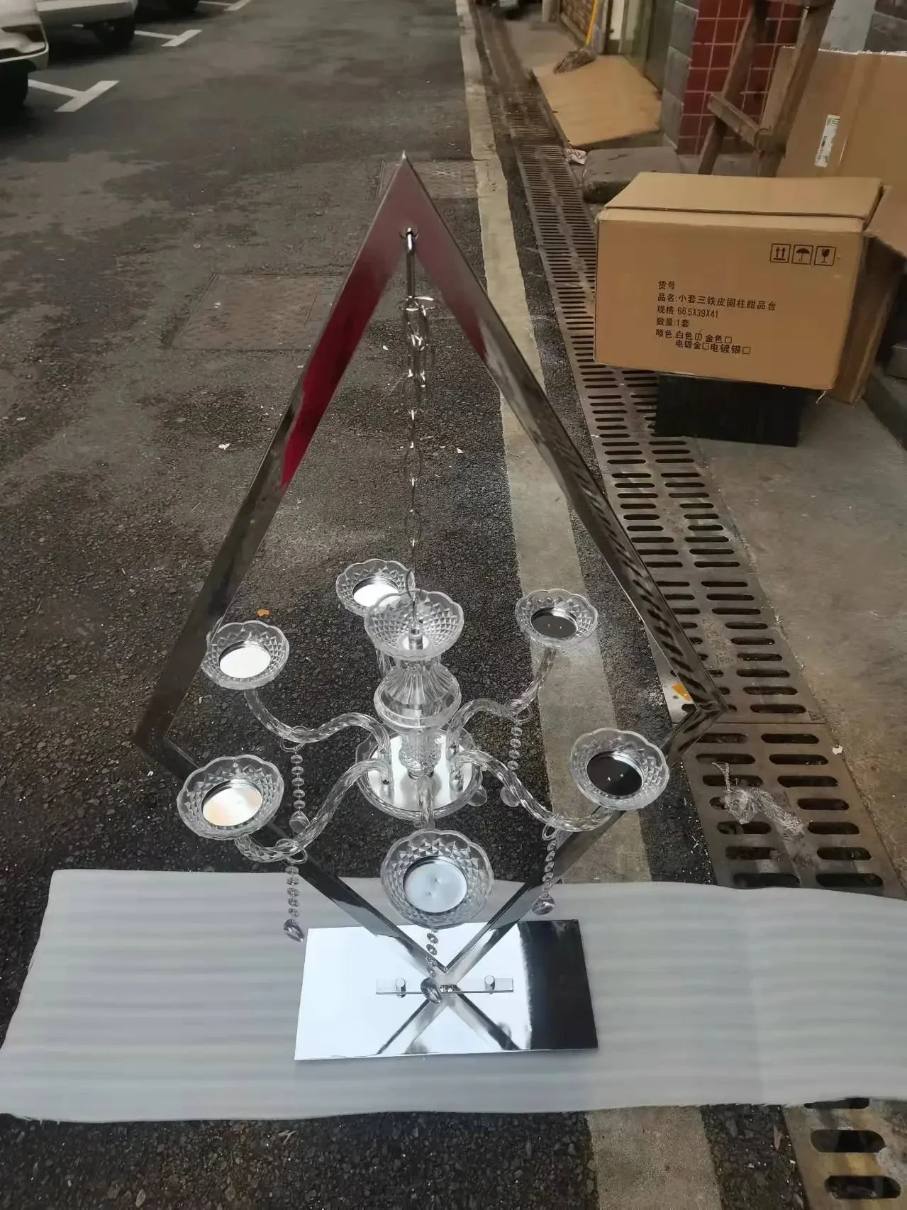 Description Picture 5 of item2/4/5/6/10Pcs Metal Candelabra Acrylic Candle Holders Wedding Table Centerpieces Flower Stands Vases for Party Road Lead Decora
