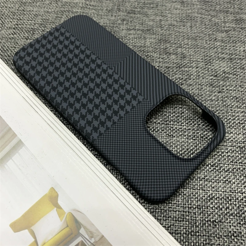 Sleek Carbon Fiber Texture Ultra-Thin Matte Case with Hard PC Bumper