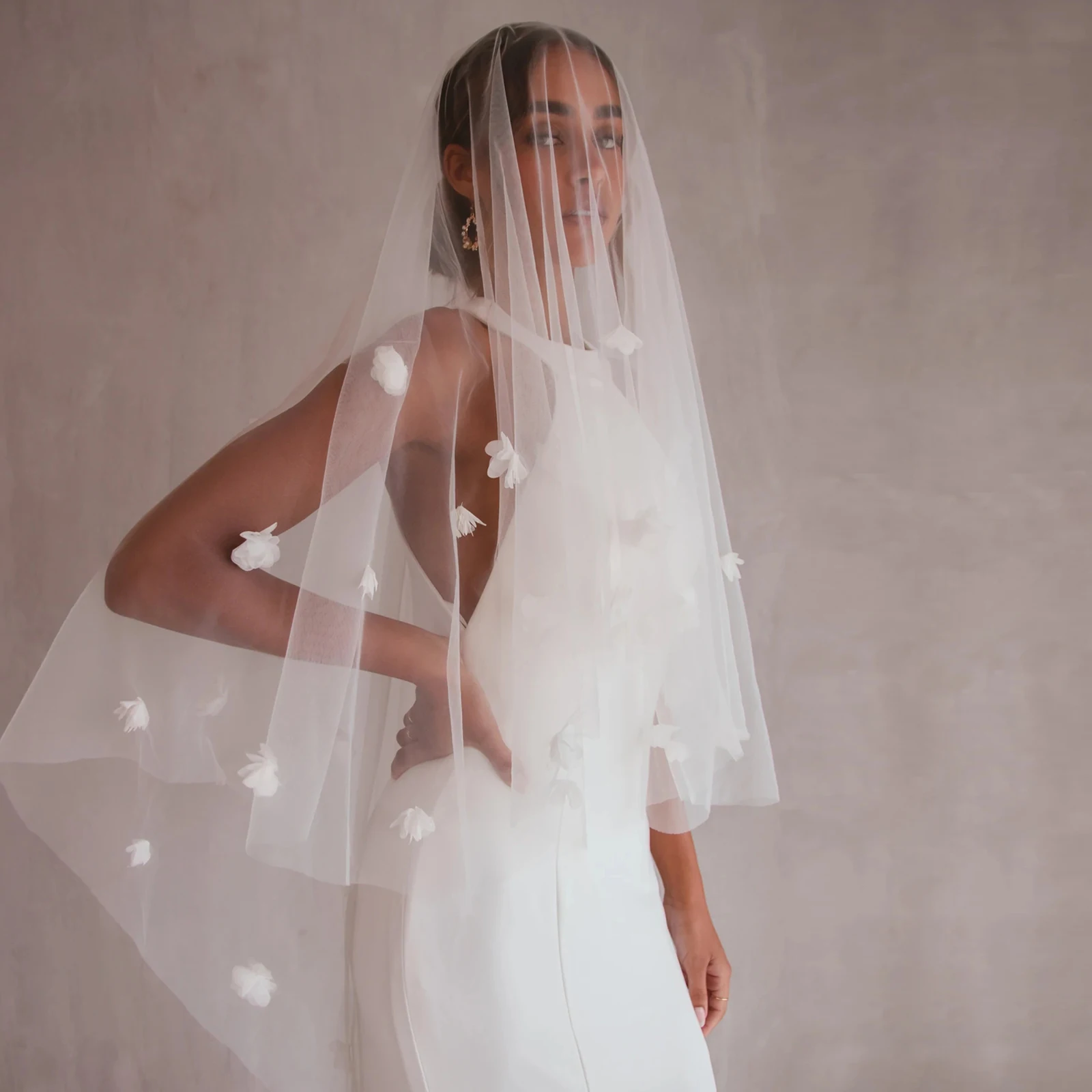 V111 2 Tier Bridal Veil Blush Floral Wedding Veil Fabric 3D Flowers Scattered Drop Bridal Illusion Comb Cover Face bridal veil