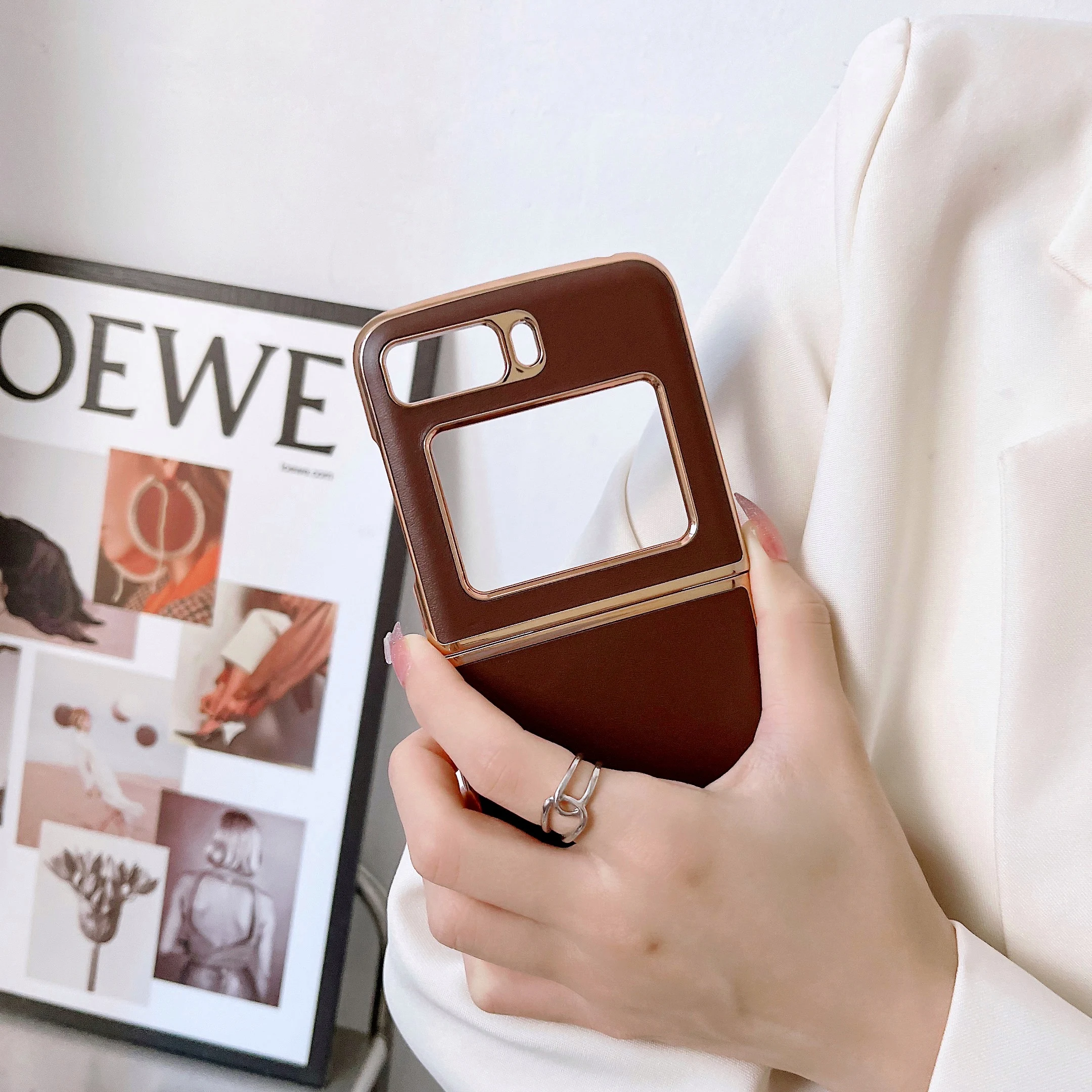 Retro Genuine Cowhide Leather Phone Case for MOTOROLA MOTO RAZR 2022 Luxury Vintage Classic Electroplated Glossy Armor Cover