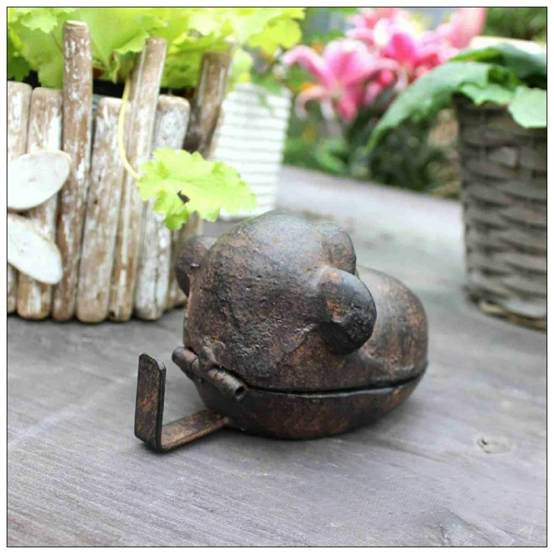 

American Rural Cast Iron Orangutan Metal Ashtray Home Coffee Table Desk Window Retro Decorative Ornaments Playful Gift