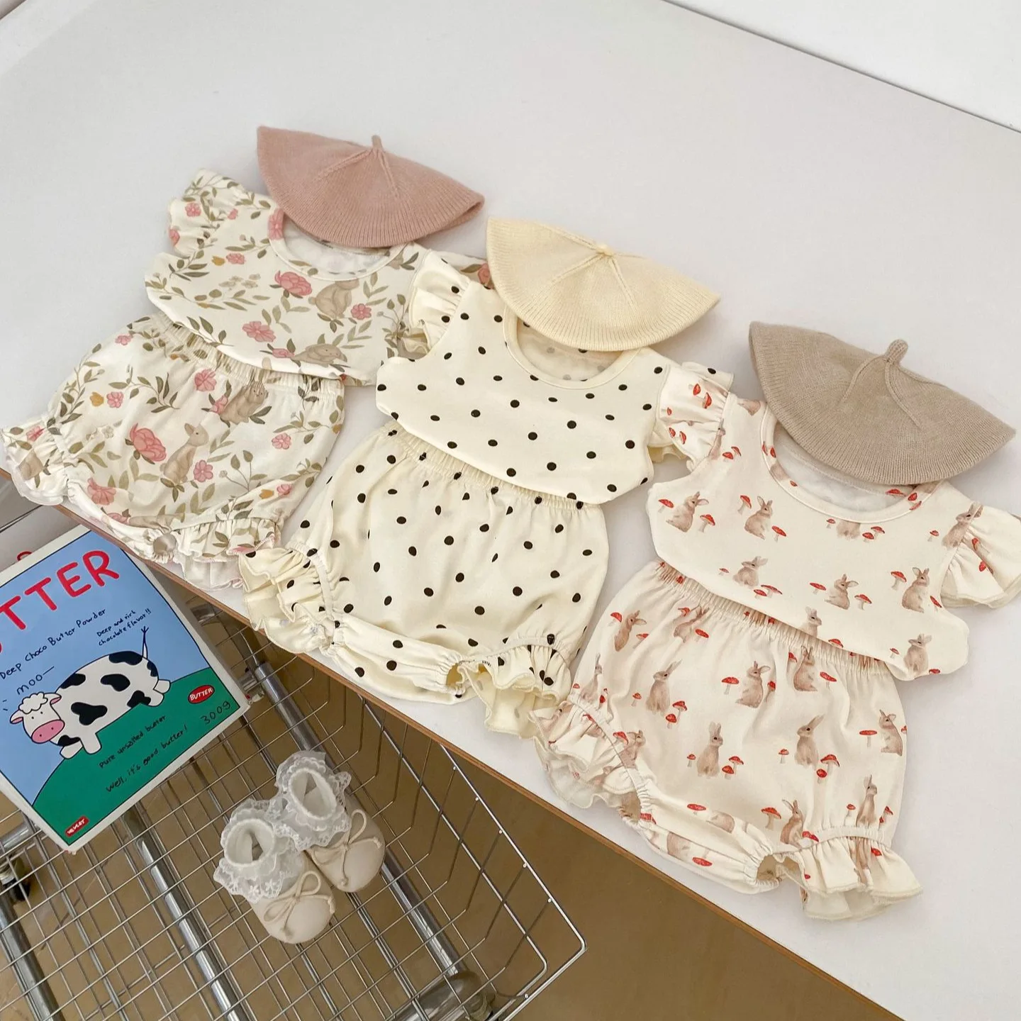 

Ins Summer Baby Girls 2PCS Clothes Set Muslin Dot Floral Rabbit Printed Flying Sleeve Tees Lace Shorts Suit Toddler Girls Outfit